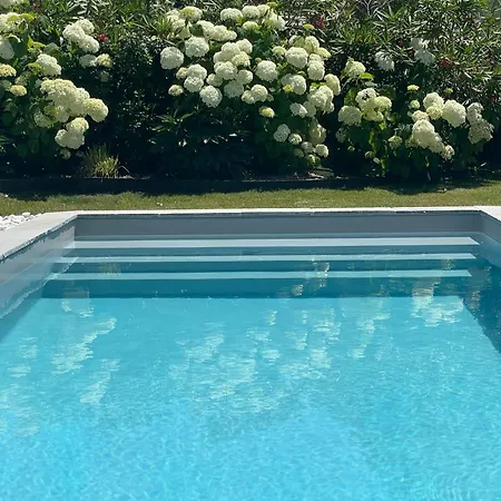 Les Hortensias Nocleg ze śniadaniem 3*